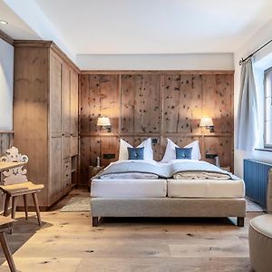 Zimmer mit Kingsize-Bett